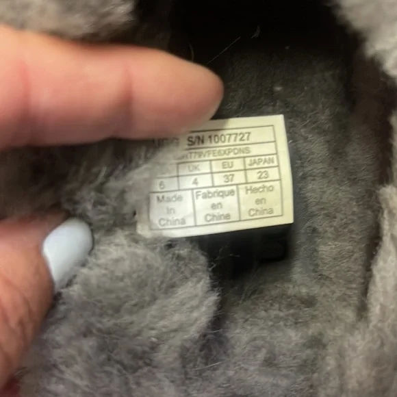 Ugg Slippers Size 5 Worn Twice Black / Gray - Picture 5 of 5